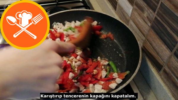 Κοτόπουλο με σάλτσα μπεσαμέλ κρεπ (με βίντεο)